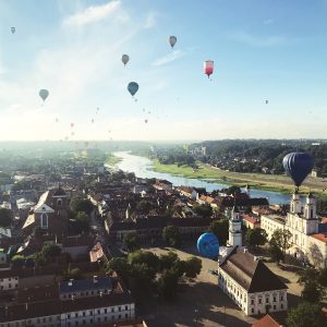 Daug oro balionų kyla Kauno centre, 100 balionų fiesta 2018