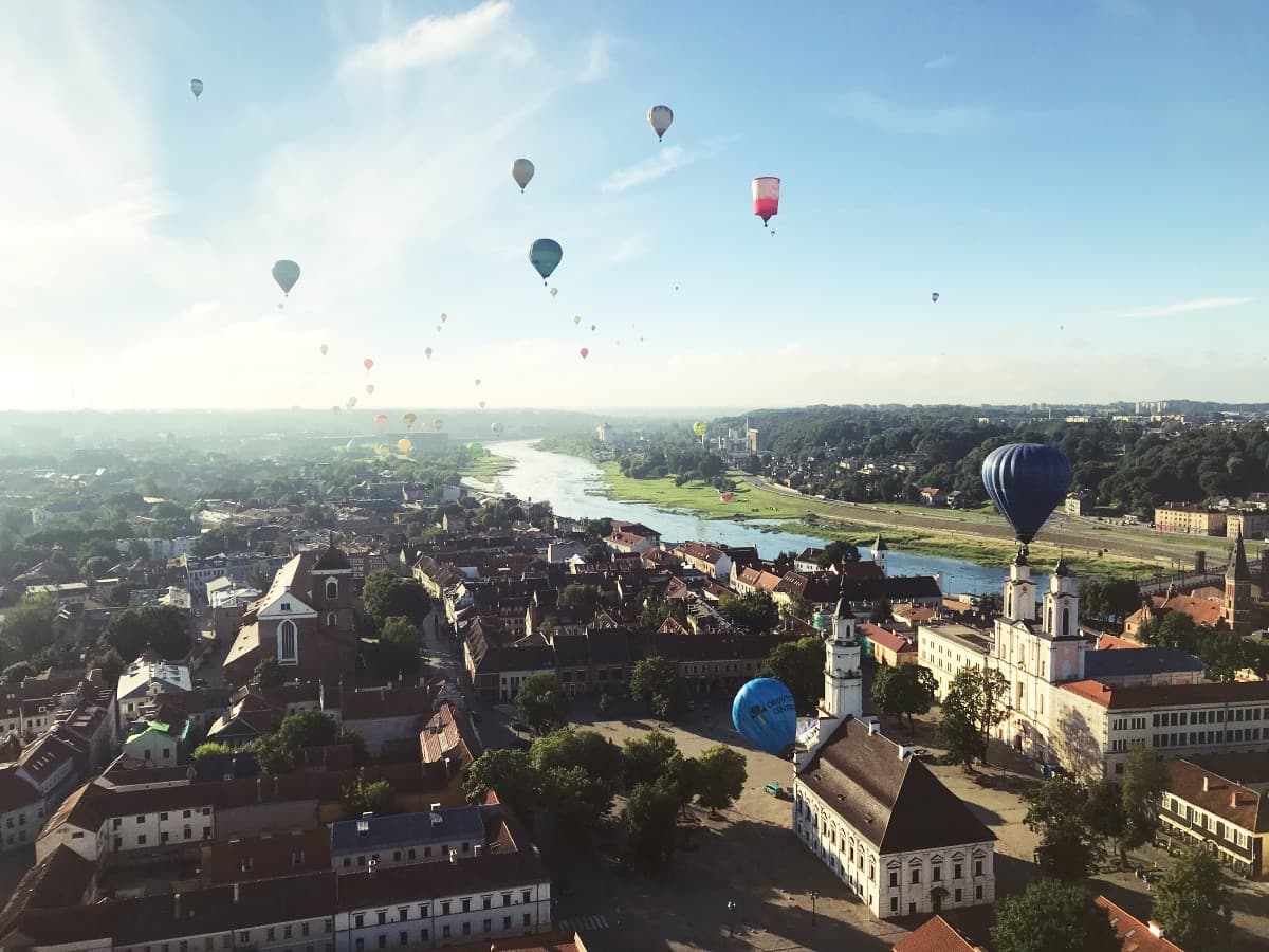 Daug oro balionų kyla Kauno centre, 100 balionų fiesta 2018